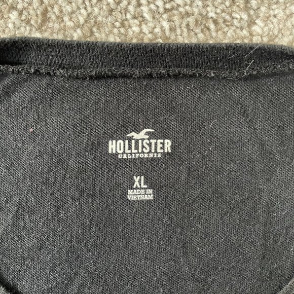 Men's Hollister Black Logo Tee - Picture 2 of 2